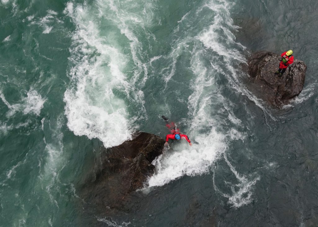 Elveredning - WRT-PRO Whitewater Rescue Technician Professional - Sel / Otta | R3 Norge Trening svømming i elv kurs hos Rescue 3 Norge.