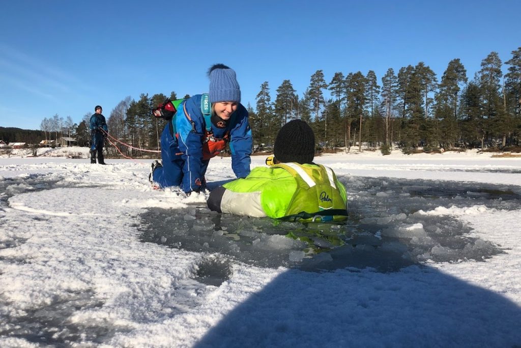 Elveredning, isredning og Førstehjelp | R3 Norge