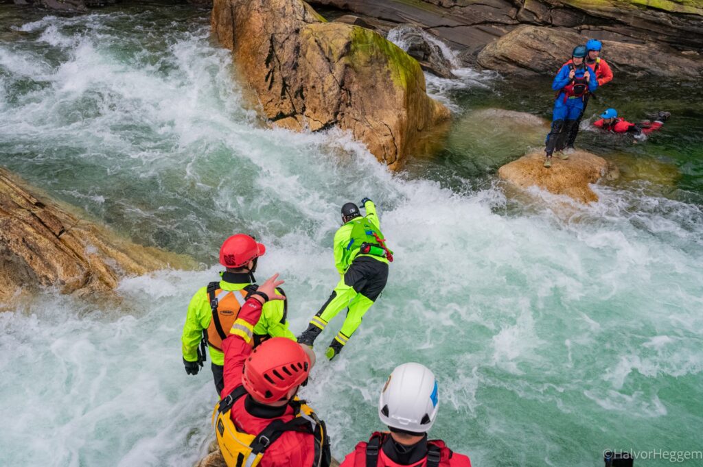 Bilde for kurs i Elveredning – WRT-PRO Whitewater Rescue Technician Professional – Norddal