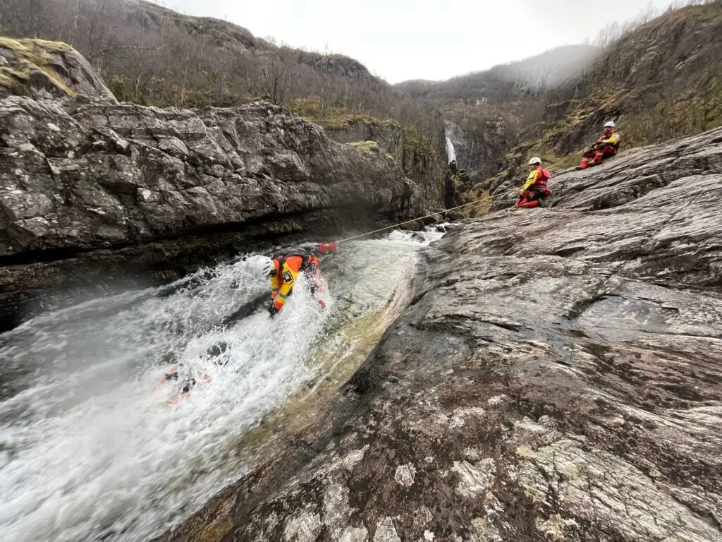 Bilde for kurs i Elveredning – SAR HELO – Voss