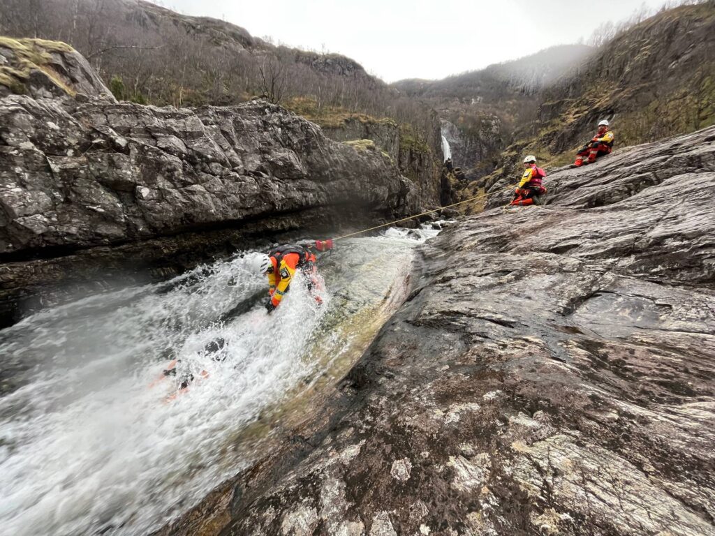 Bilde for kurs i Elveredning – SAR HELO – Hele landet